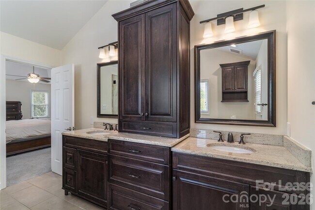 Building Photo - 16647 Greenfarm Rd