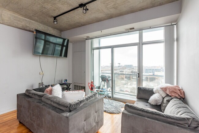 Building Photo - 1620 S Michigan Ave