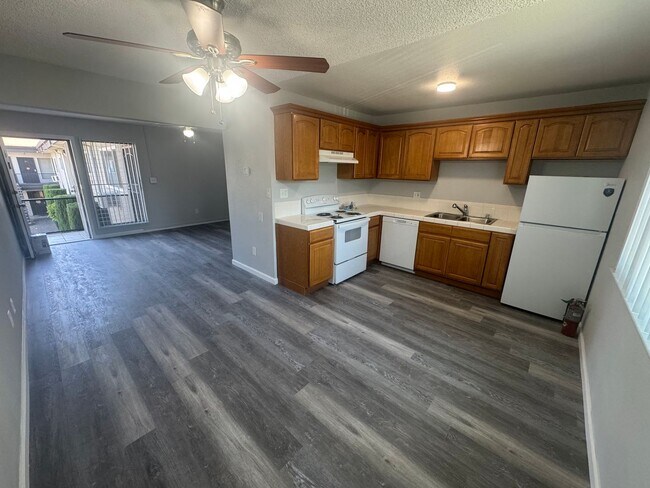 Primary Photo - Cozy 2bd/1bth on Second Floor!