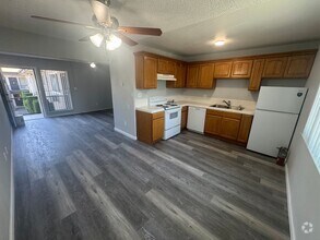Building Photo - Cozy 2bd/1bth on Second Floor!