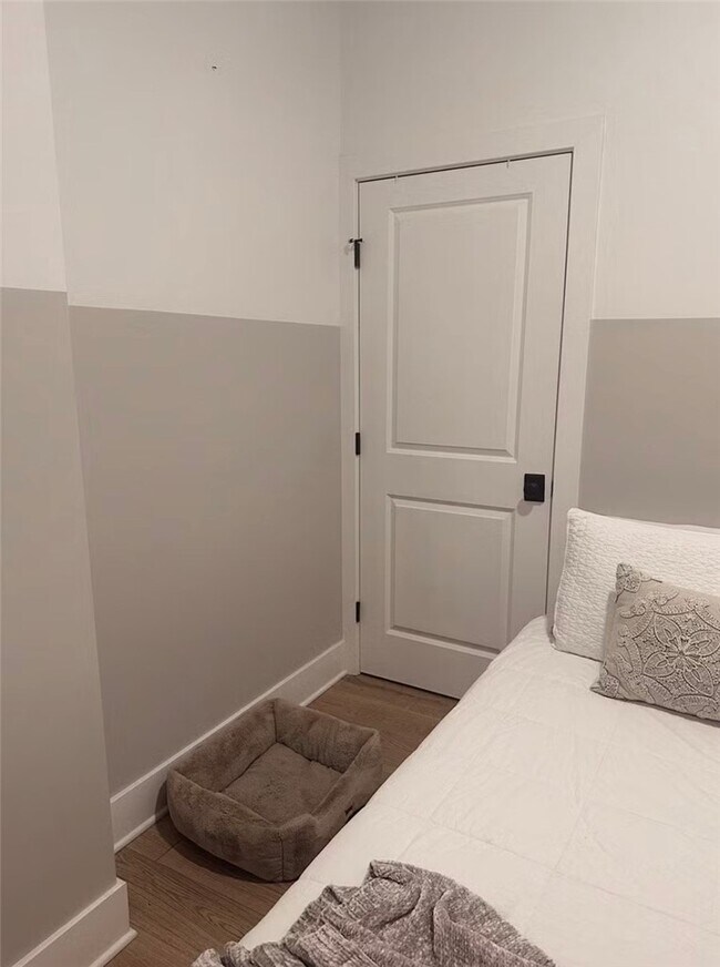 Building Photo - 30 W Broad St