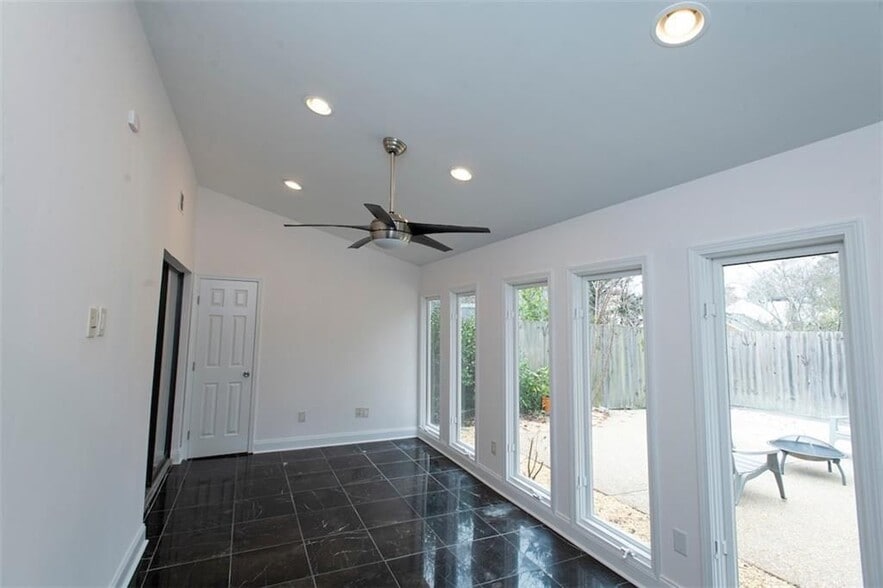 Building Photo - 470 Forestgate Ct