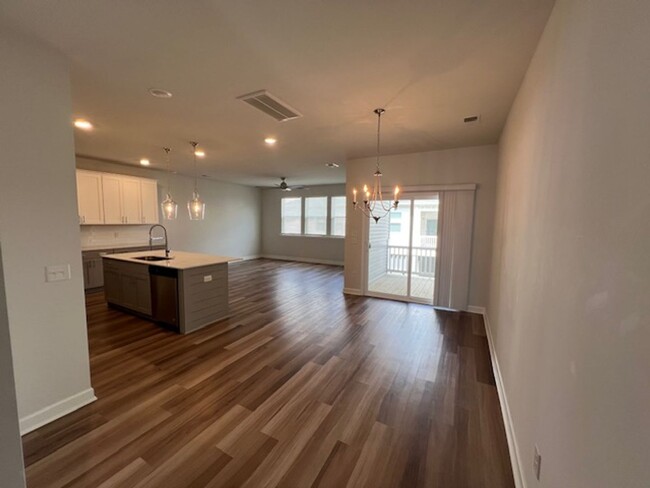 Building Photo - 3 Bedroom 2.5 Bath Townhouse In Marsh View...