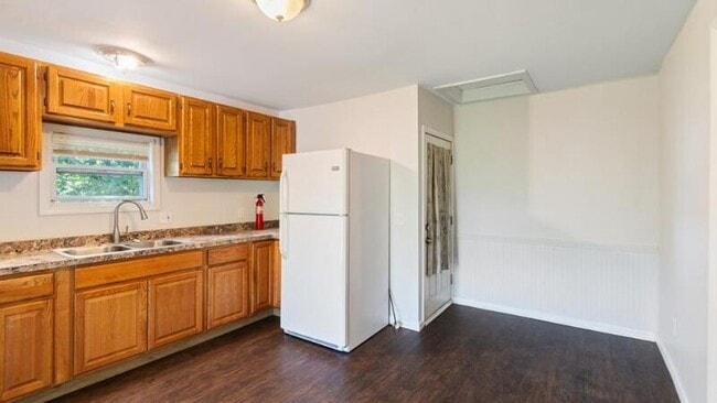 Building Photo - 1179 Lyell Ave
