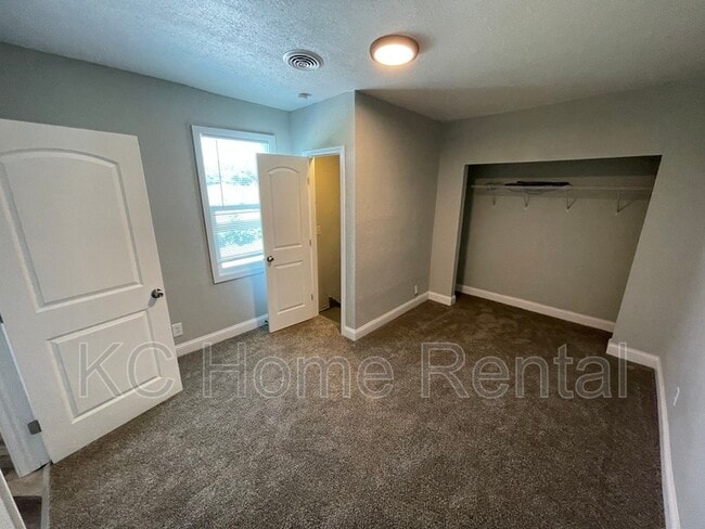 Building Photo - 3400 E 14th St