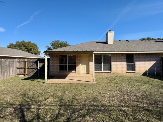 Building Photo - 974 Parkview Cir