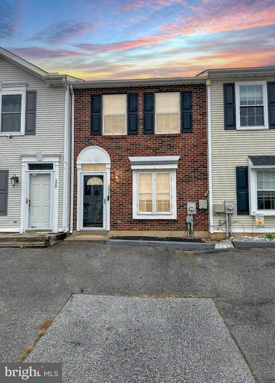 Building Photo - 208 Fieldstone Ln