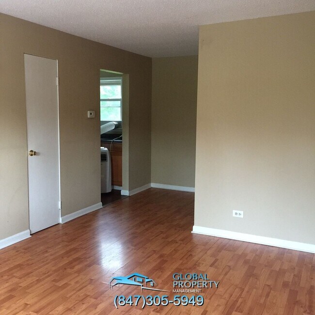 Building Photo - 26179 Riverview Dr