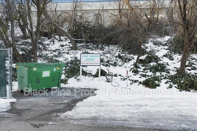 Building Photo - 3675 S Gekeler Ln