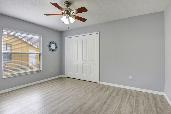 Building Photo - 11 Manderley Ln