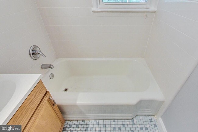 Building Photo - 6641 Barrett Rd