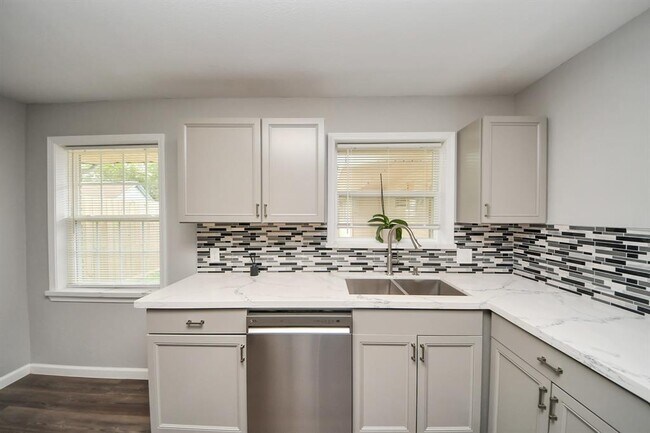 Building Photo - 3111 Tanglebriar Dr