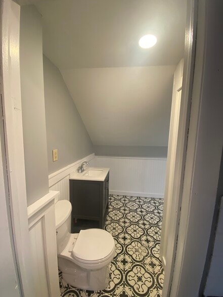 Building Photo - 55 Chase St