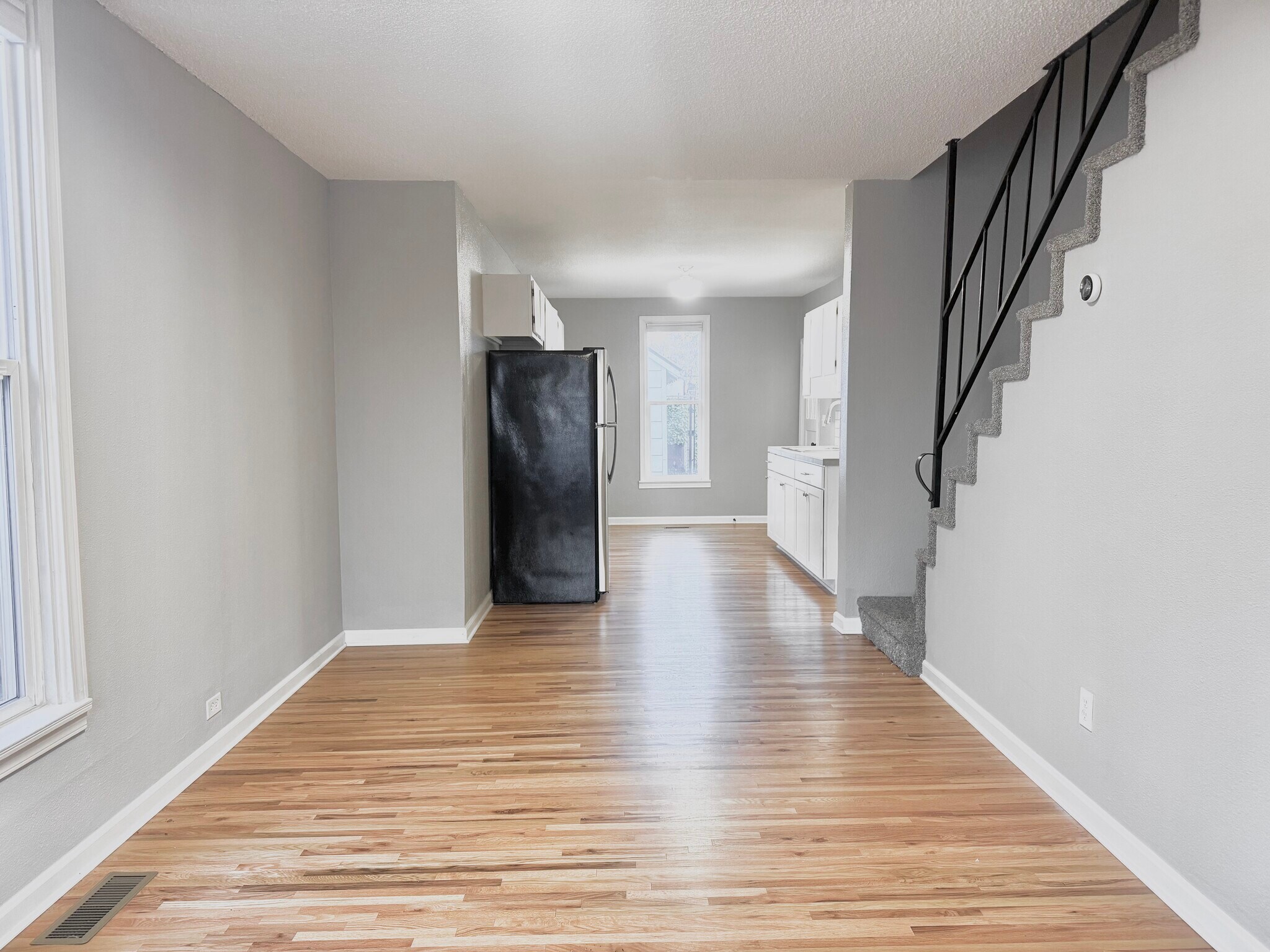 Building Photo - 2124 W College Ave