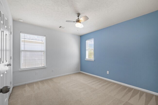 Building Photo - 2715 Skyview Knoll Ct