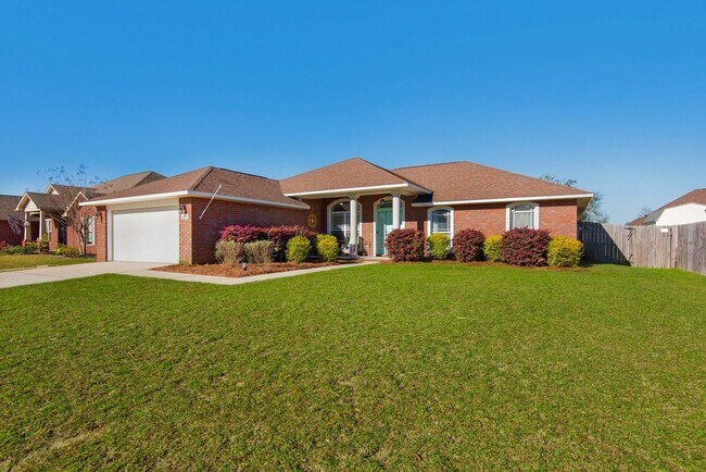 Building Photo - Splash in with a4/2 pool home in Holly-Cli...