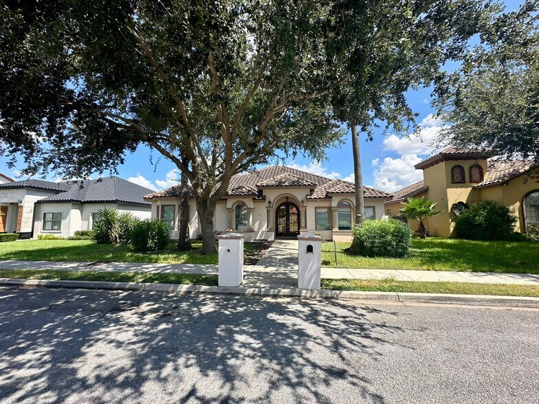 Building Photo - 1001 E Balboa Ave