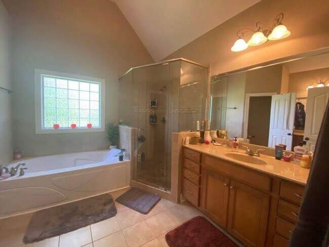 Building Photo - Magnificent Custom Home in Drakes Cove