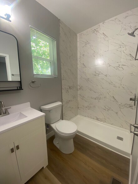 Unit A Master EnSuite Bathroom - 415 Dequincy St