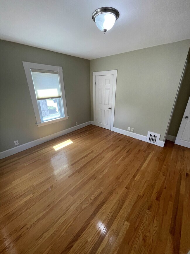 Building Photo - 15 Charles Street Ave