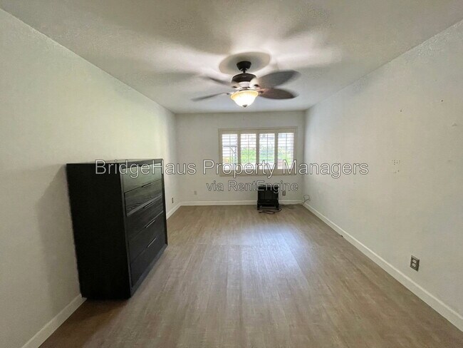Building Photo - 5765 Friars Rd