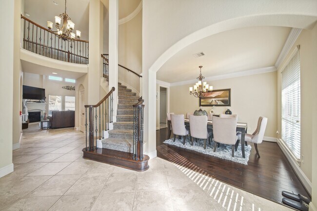 Building Photo - 2523 Crossvine Dr