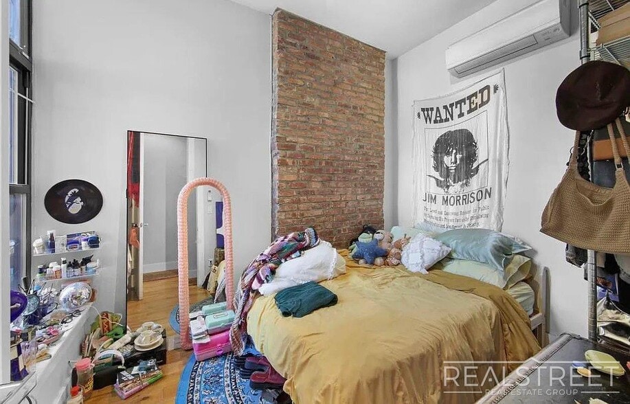 Building Photo - Spacious 3BR Apartment in Prime Bushwick | Skylight, Laundry, Courtyard | No Fee