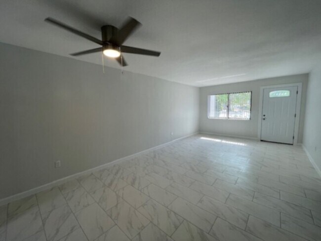 Building Photo - Winter Park 2 Bed, 2 Bath- Upgraded INSIDE and OUT w/ Community Pool!