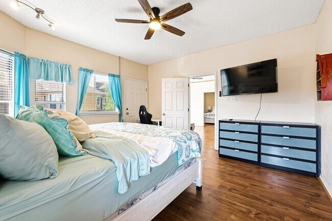 Building Photo - 2164 Tanglewood Blvd