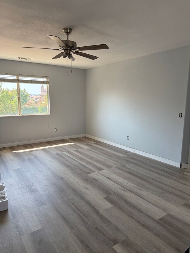Building Photo - Move -in- Ready