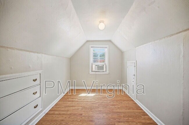 Building Photo - 3841 Chatham Cir