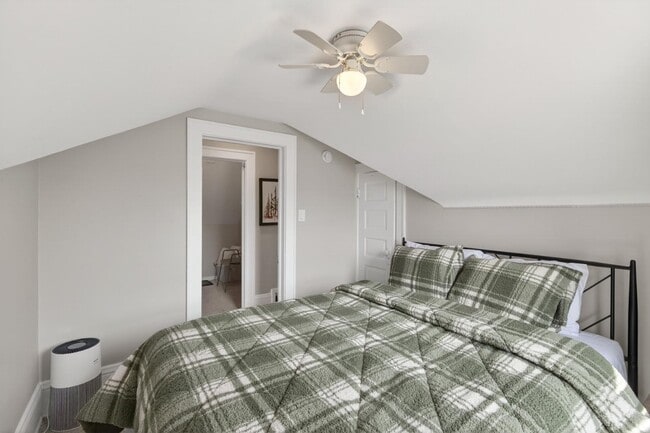 Building Photo - 3553 Dupont Ave S