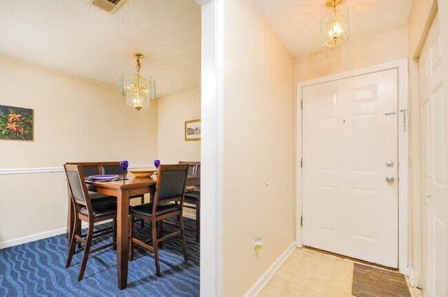 Building Photo - 3595 Woodbriar Cir