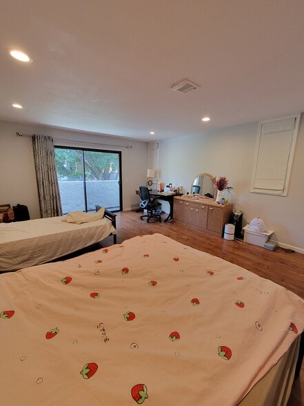 Building Photo - 575 Villa Real