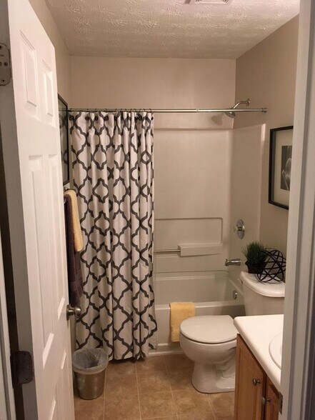 Building Photo - 1380 Gates Cir SE