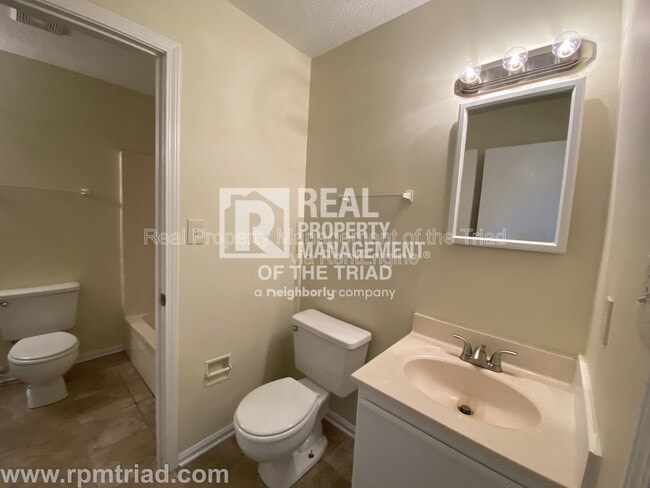 Building Photo - 410 Boyd St