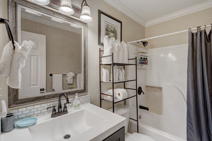 Building Photo - 2225 Summit St