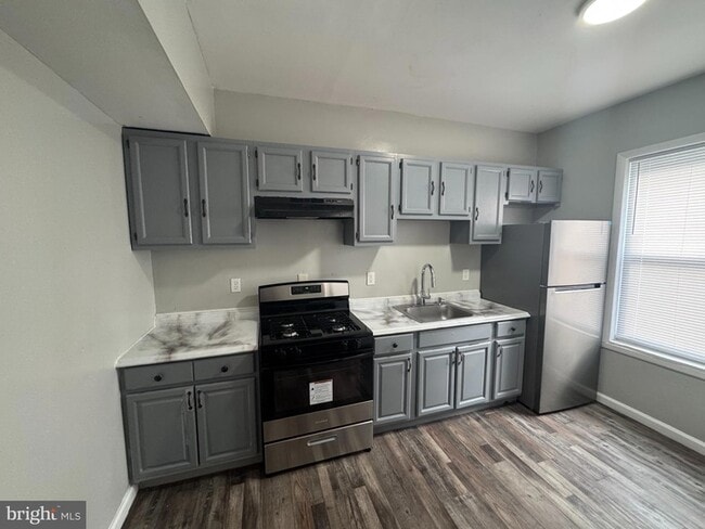 Building Photo - 1249 Kenwood Ave