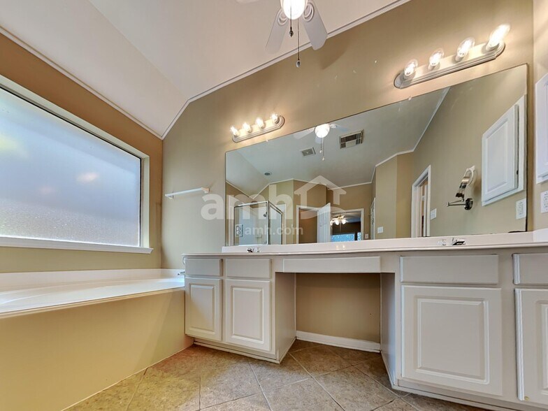 Building Photo - 3523 Pine Valley Dr