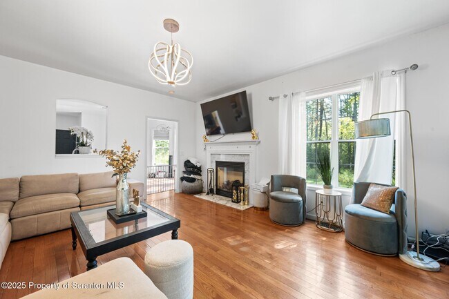 Building Photo - 32 Pine Tree Dr