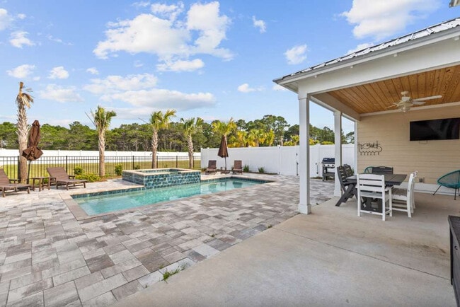 Building Photo - 504 Lyndell Ln