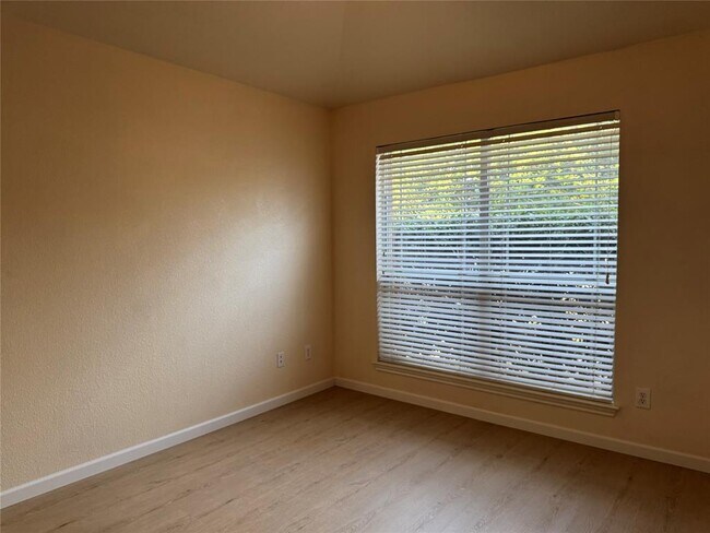 Building Photo - 1015 Remington Dr