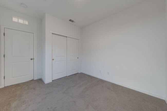 Building Photo - New 4 Bedroom Home with Next Gen Suite + S...
