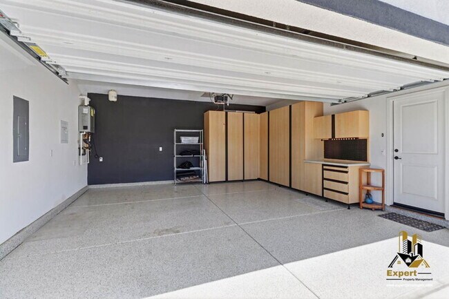 Building Photo - 8256 Schellhous Dr