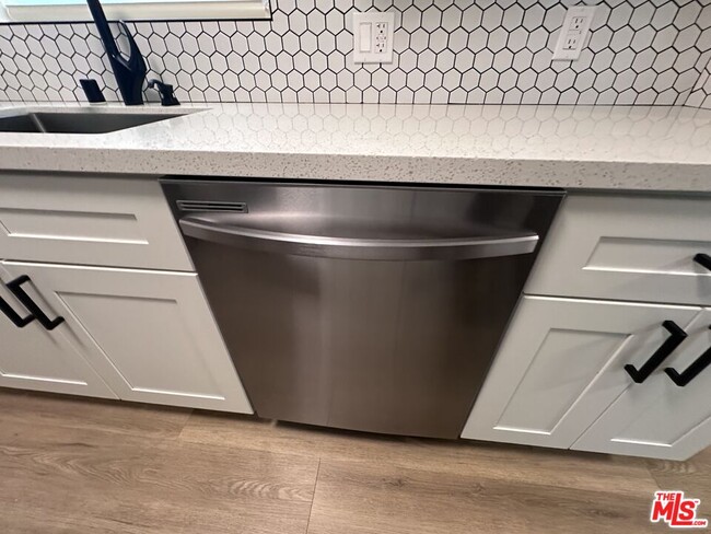 Building Photo - 314 S Clark Dr