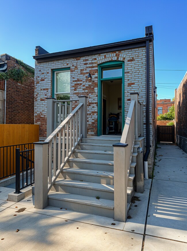 Building Photo - Newly Renovated Single Family Home