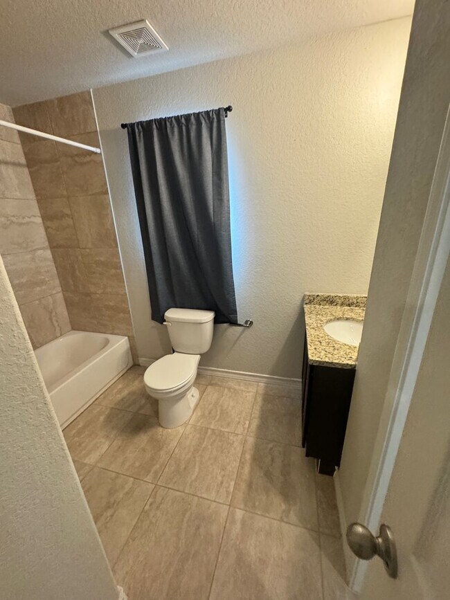 Building Photo - Coming Soon - Elegant 3BR 2.5 Bath Townhom...