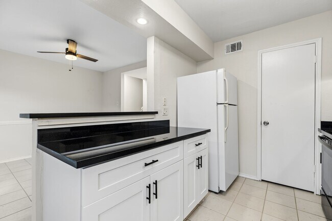 Building Photo - 6422 Burgoyne Dr.