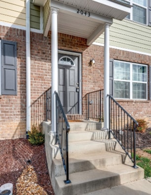 Building Photo - 2043 Pinecrest Dr