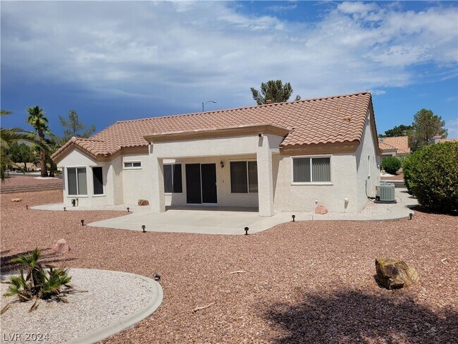 Building Photo - 9605 Sundial Dr